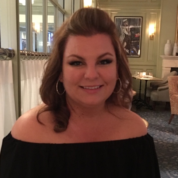 Meet your Posher, Jennifer - Picture 1 of 1